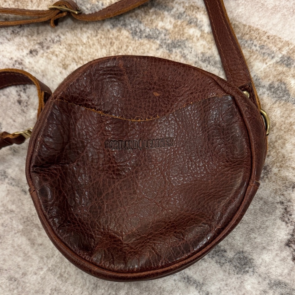 Portland Leather Round Brown Bag in Nutmeg small